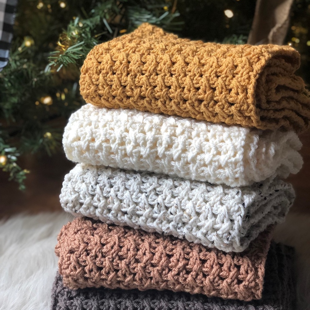 Lovely hand crochet scarf - Picture 2 of 4